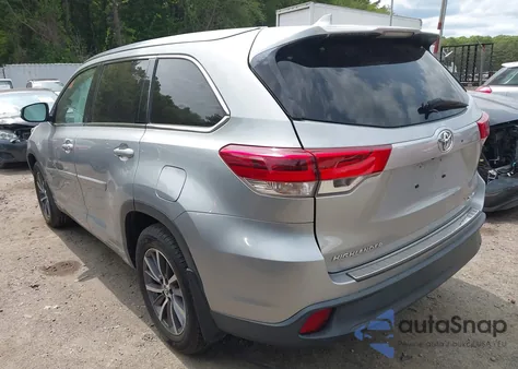 2018 Toyota Highlander Xle z USA, uszkodzony, nr VIN 5TDJZRFH1JS555419